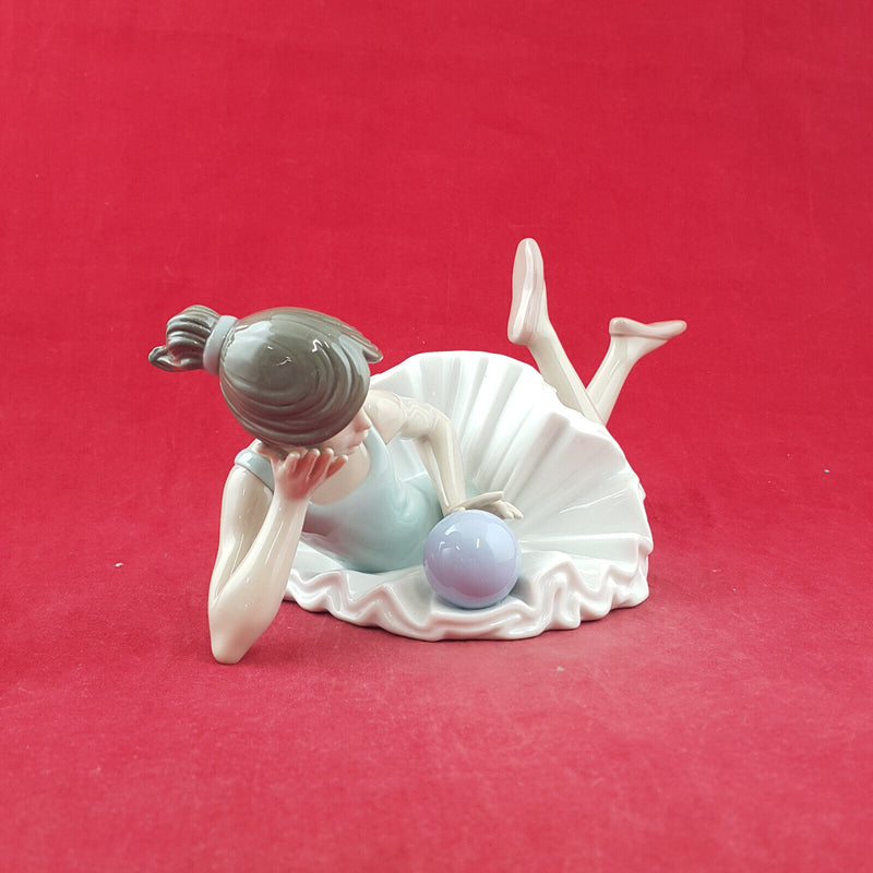 Lladro Nao Figurine - Ballerina With Ball 1178 - L/N 3725