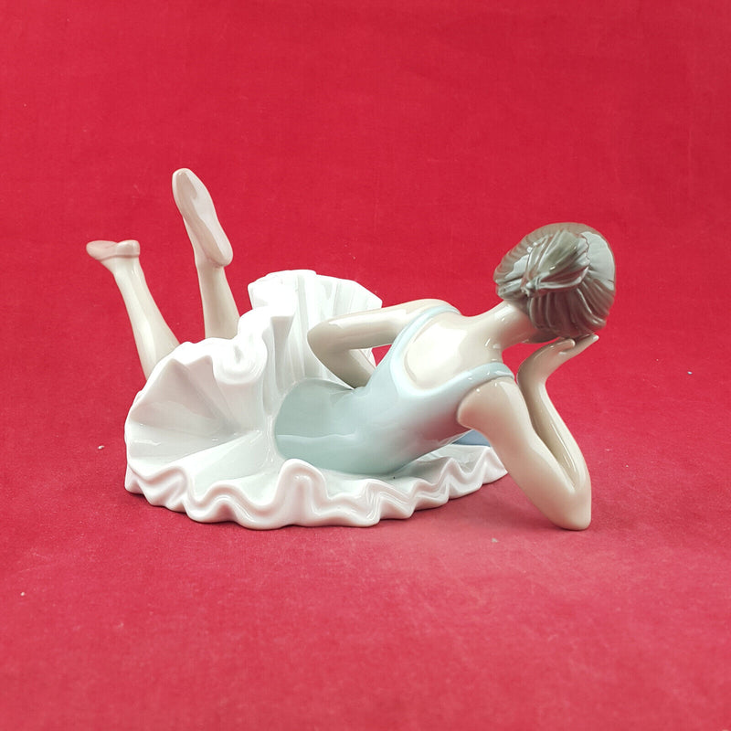 Lladro Nao Figurine - Ballerina With Ball 1178 - L/N 3725