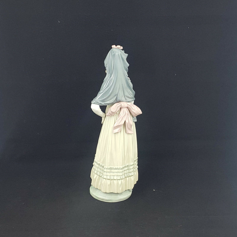 Lladro Figurine 5125 Goya Lady