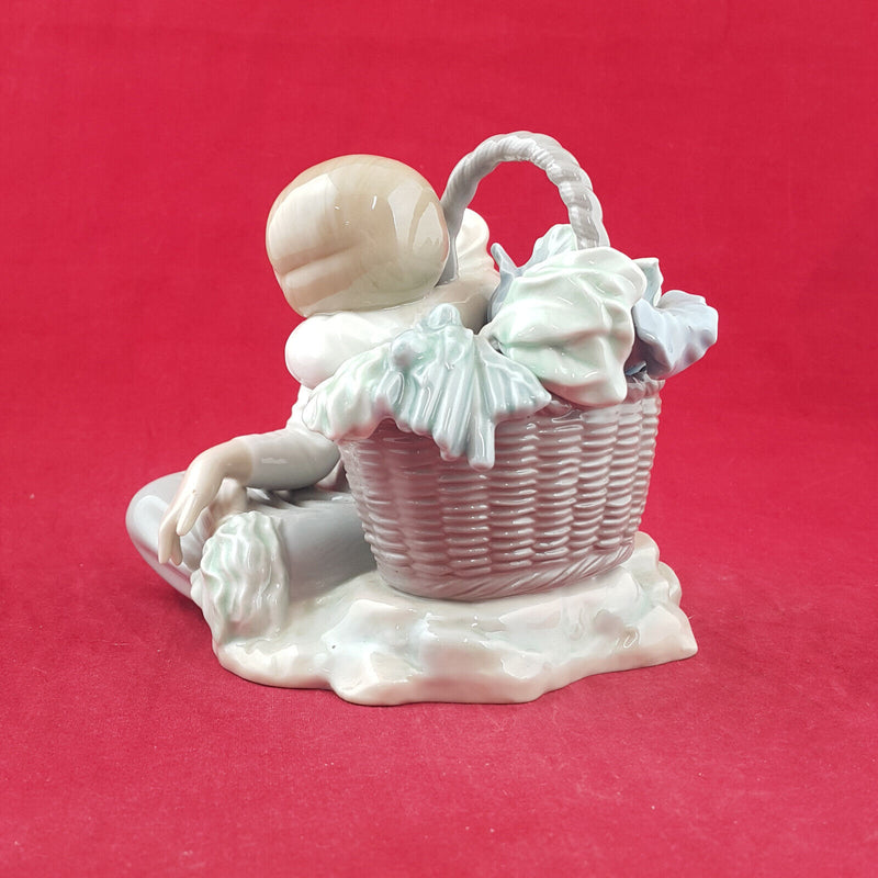 Lladro Figurine - Green Grocer 1087 - L/N 3623