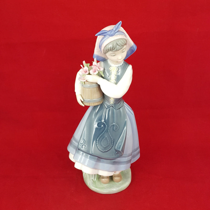 Lladro Figurine 1416 - From My Garden - Dutch Girl with Flower Pot - 178 L/N