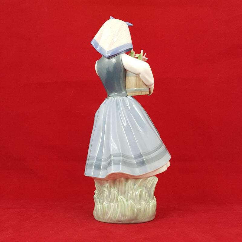 Lladro Figurine 1416 - From My Garden - Dutch Girl with Flower Pot - 178 L/N