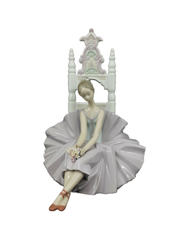 Lladro Figurine Girl Posing For a Portrait Ballerina Dancer Model 6486