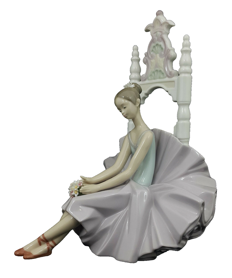 Lladro Figurine Girl Posing For a Portrait Ballerina Dancer Model 6486