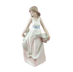 Nao by Lladro Porcelain Figurine 1343 Walking On Air - 8863 L/N