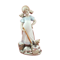 Lladro Porcelain Figurine 5232 Girl Playful Kittens in Gloss (Damaged) - 8161 L/