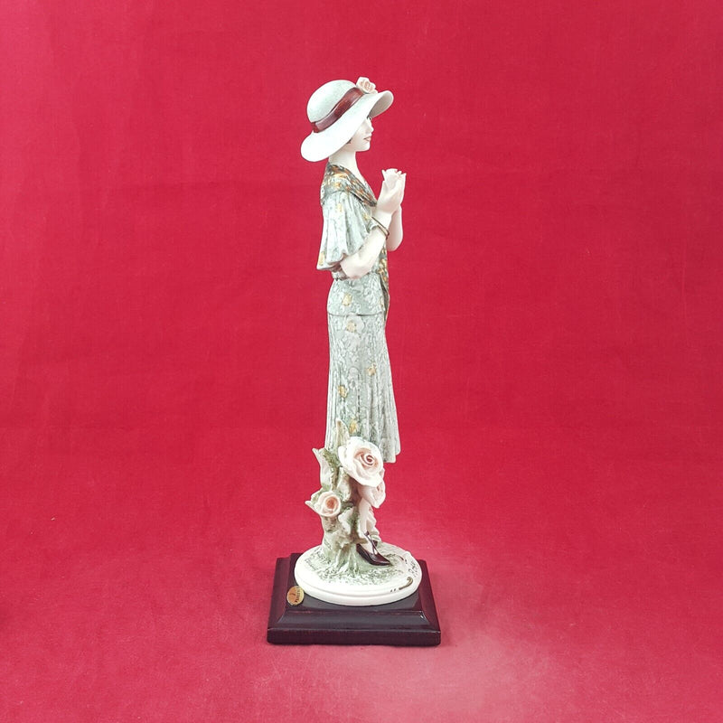 Giuseppe Armani Figurine Lady Rose Statue Capodimonte Florence - 8715 O/A