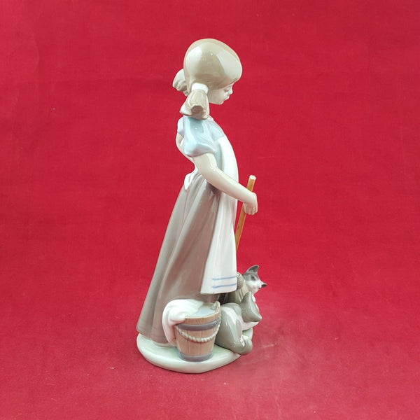 Lladro Porcelain Figurine 5232 Girl Playful Kittens in Gloss (Damaged) - 8161 L/