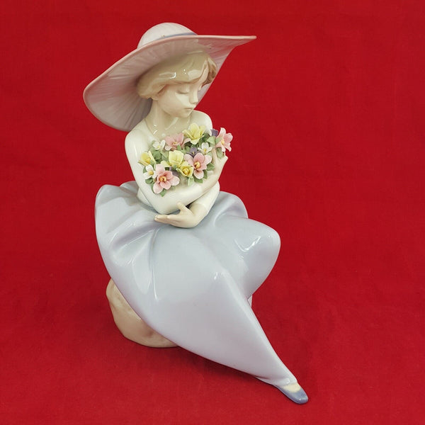 Lladro Figurine - Fragrant Bouquet Girl (Damaged) - 5952  L/N