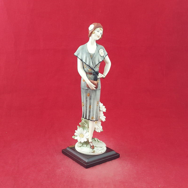 Giuseppe Armani Figurine Daisy Girl Statue Capodimonte Florence - 8714 O/A