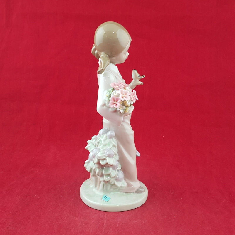 Lladro Figurine 5217 - Spring Girl - 7235 L/N