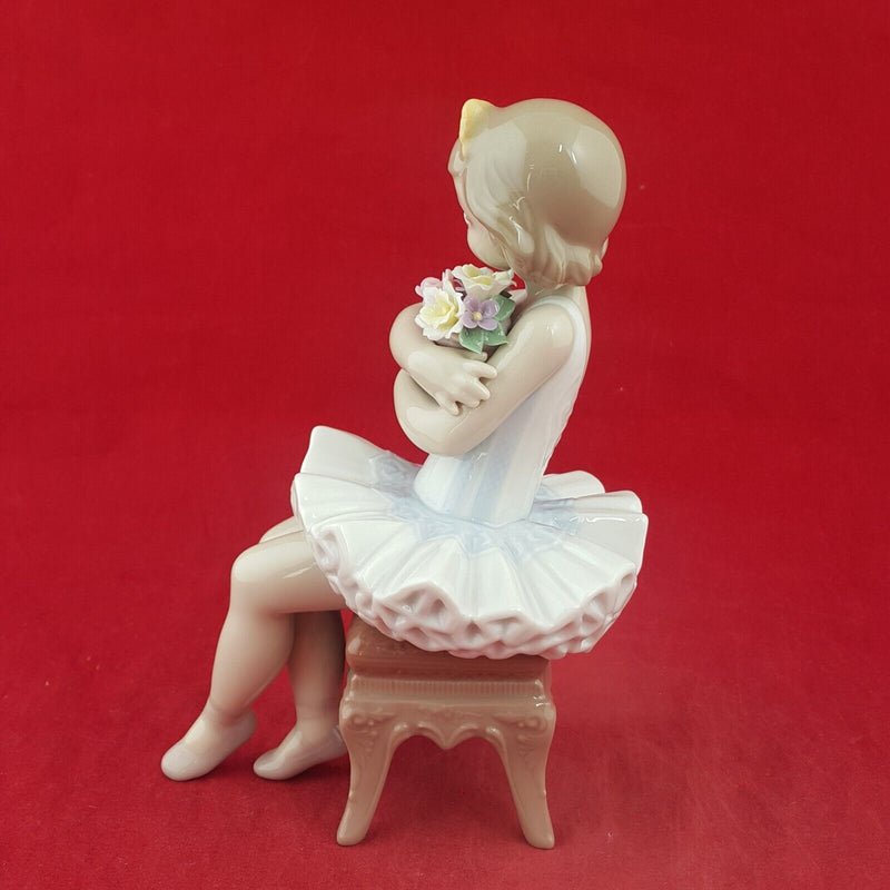 Lladro Figurine 6763 - First Performance - 7698 L/N