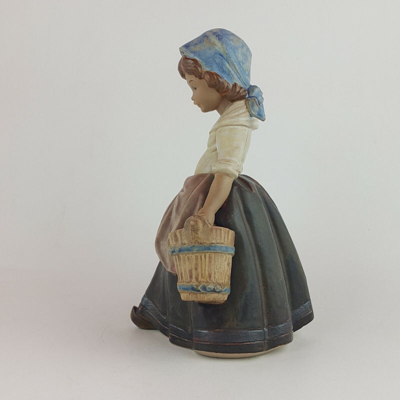 Lladro - Girl With Two Pails 3512 - 6016 L/N