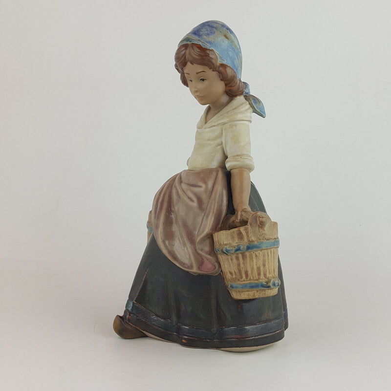 Lladro - Girl With Two Pails 3512 - 6016 L/N