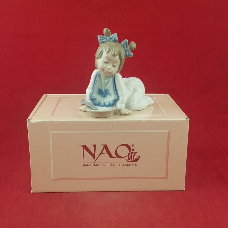 Lladro Nao Figurine 1076 I'm Not Hungry  Boxed - 8979 L/N