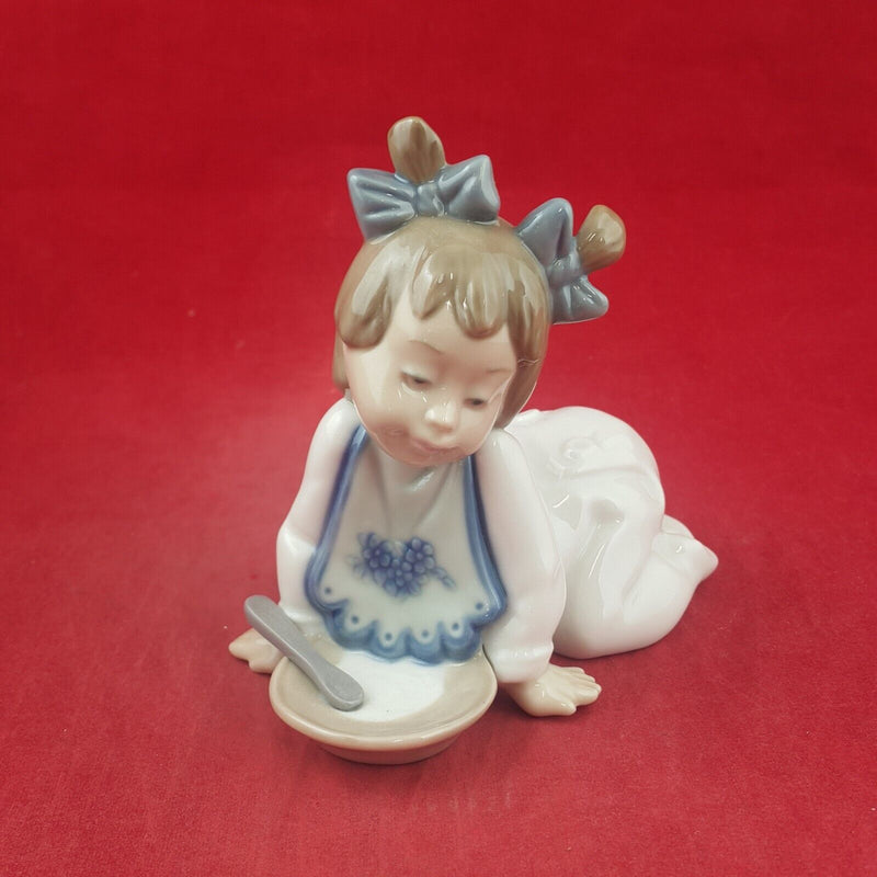 Lladro Nao Figurine 1076 I'm Not Hungry  Boxed - 8979 L/N