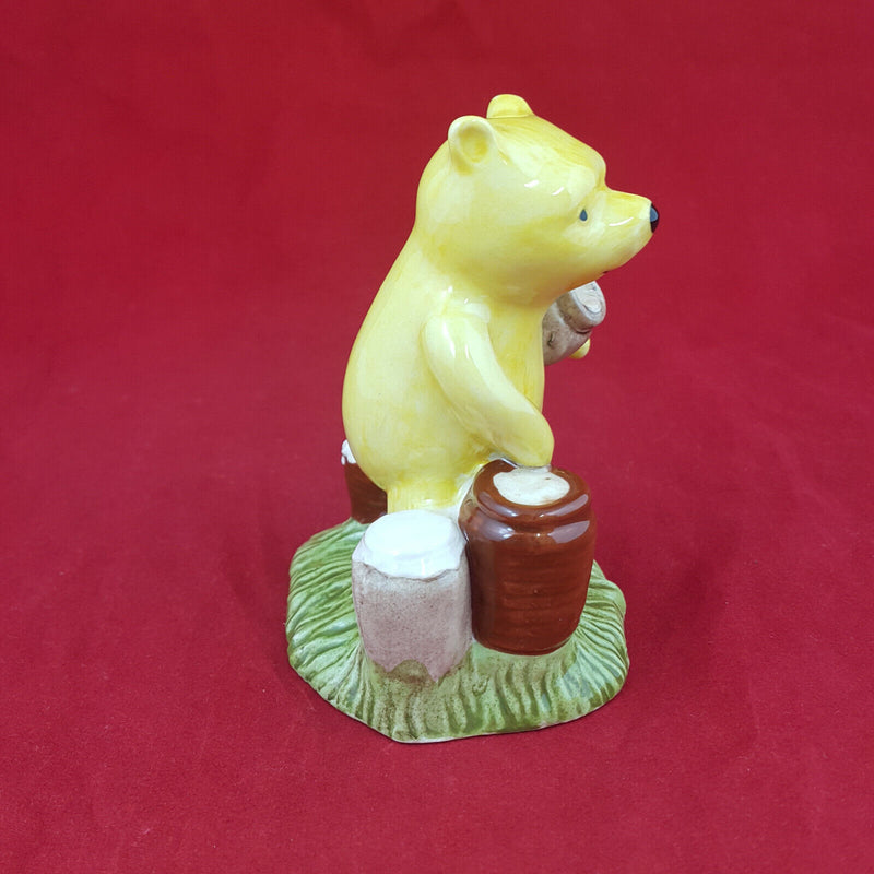 Royal Doultoun Storybook - Pooh Counting The Honeypots WP12 (Boxed) - RD 741