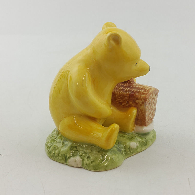 Royal Doulton - Winnie The Pooh And The Fair Sized Basket WP19 - RD 2895