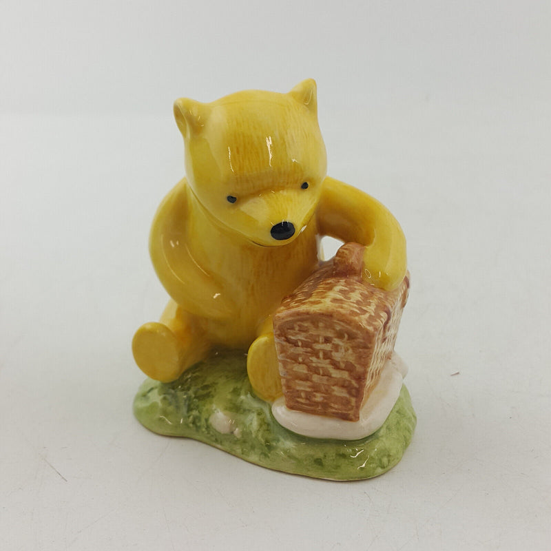 Royal Doulton - Winnie The Pooh And The Fair Sized Basket WP19 - RD 2895