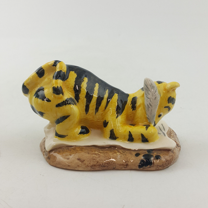 Royal Doulton Winnie The Pooh - Tigger Signs The Rissolution WP6 - RD 2892