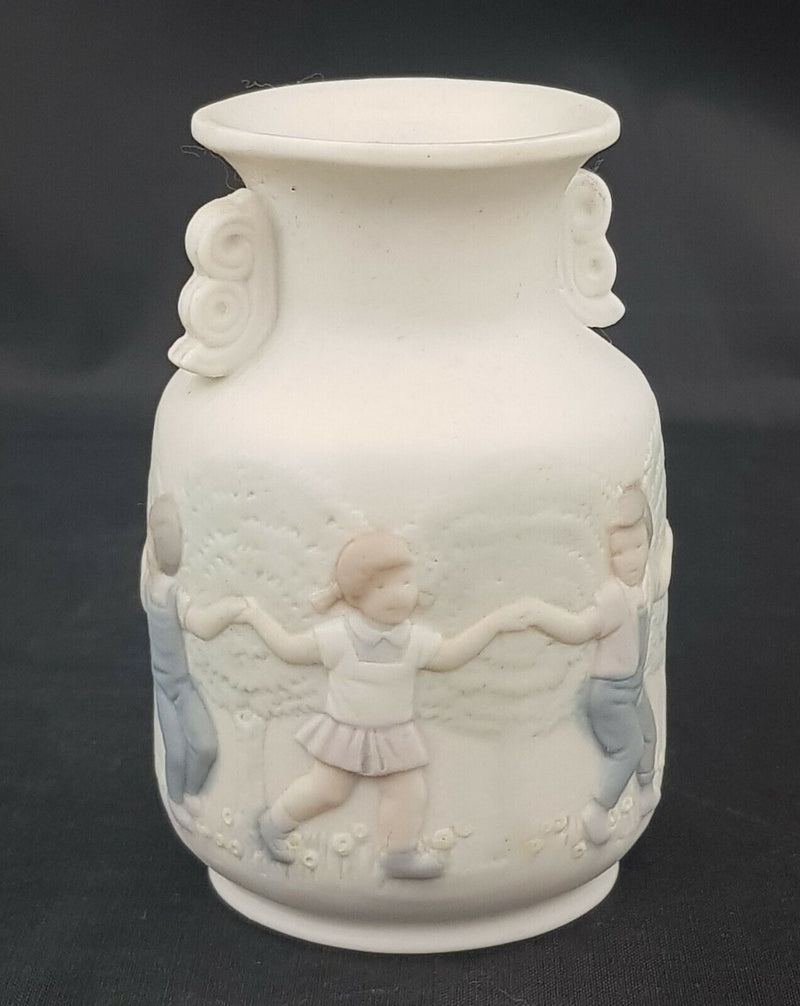 Lladro Vase/Urn Model 5260 - BOXED