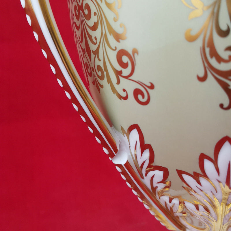 Spode Vase - Highgrove House / Royal Wedding (damaged handle) - NA 883