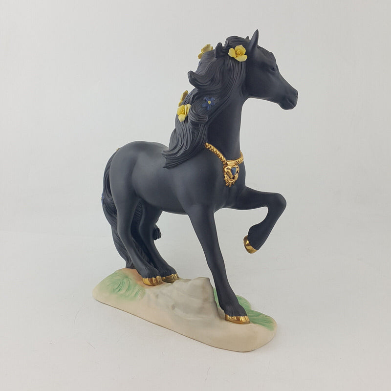 Princeton Gallery Unicorn - Love's Magic 1994 (matte black) horn broken- NA 1975