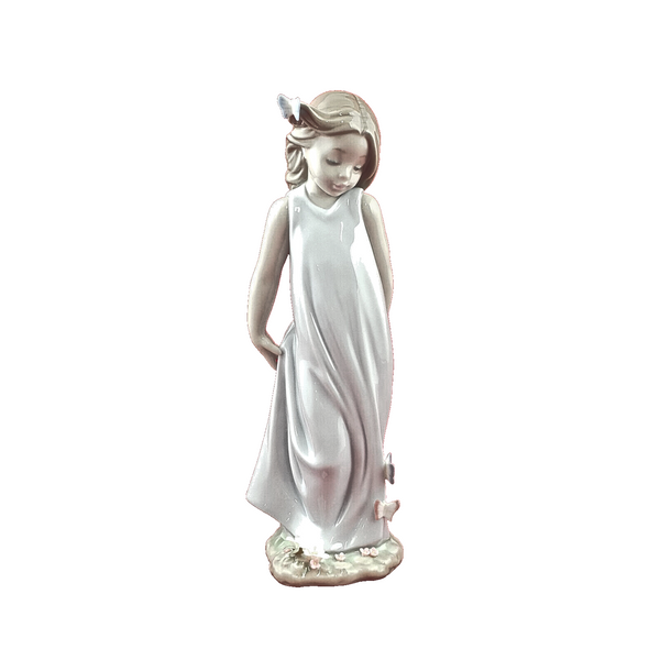 Lladro Figurine - Friend of The Butterflies Girl 6963 (Boxed) - L/N 3620