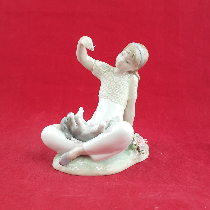 Lladro - Playtime With Petals 7711 (Boxed) - L/N 2103