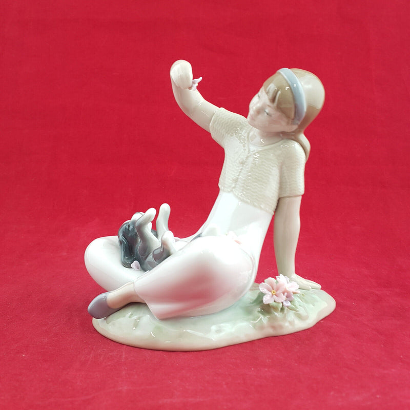 Lladro - Playtime With Petals 7711 (Boxed) - L/N 2104