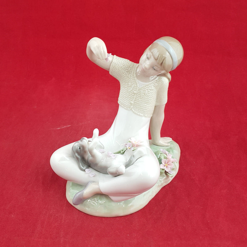 Lladro - Playtime With Petals 7711 (Boxed) - L/N 2103