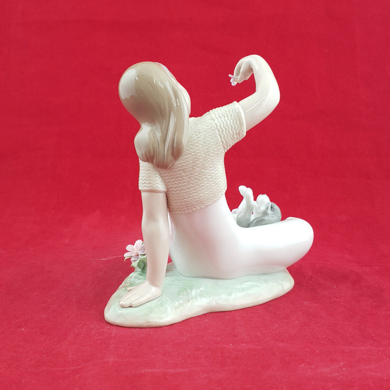 Lladro - Playtime With Petals 7711 (Boxed) - L/N 2103