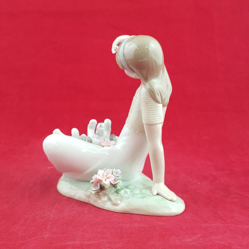 Lladro - Playtime With Petals 7711 (Boxed) - L/N 2103