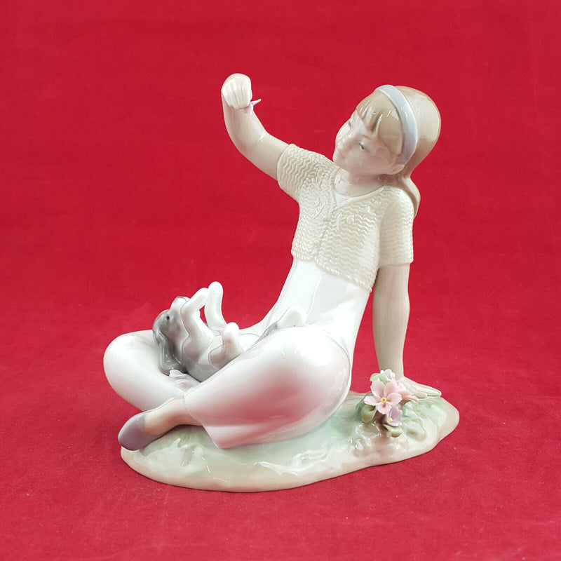 Lladro - Playtime With Petals 7711 (Boxed) - L/N 2103