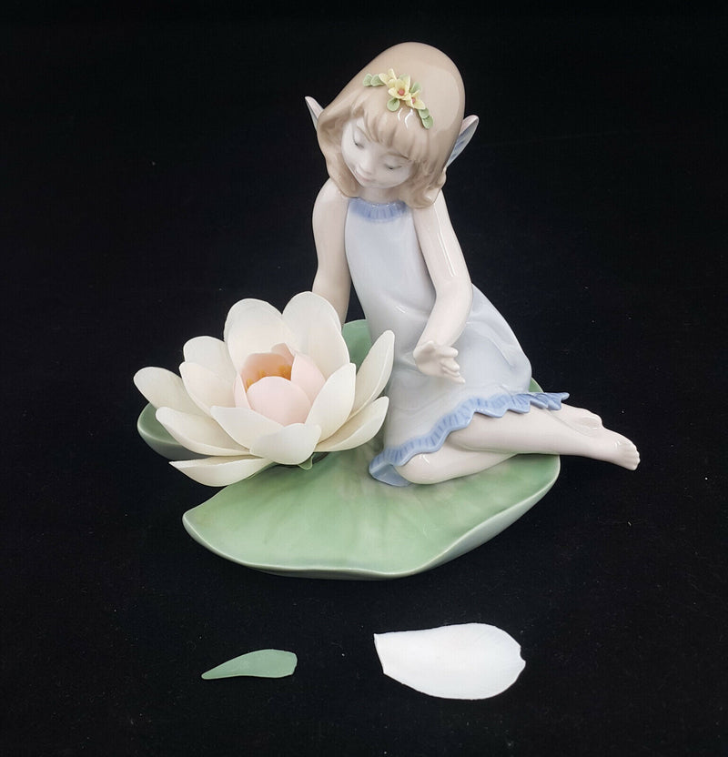 Lladro Figurine Lilypad Love Angel Model 6645 - Damaged