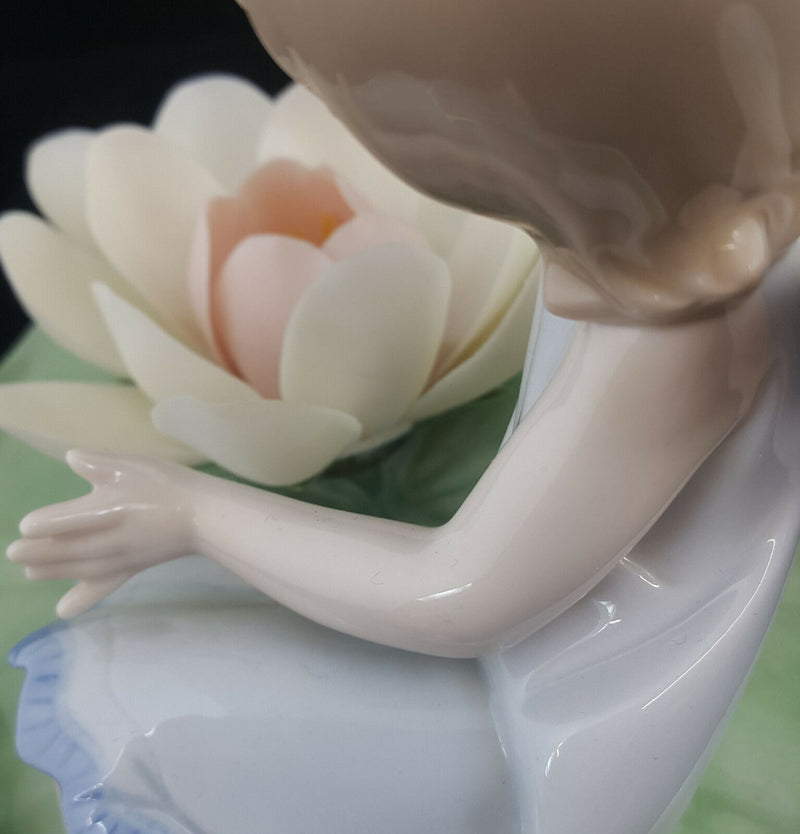 Lladro Figurine Lilypad Love Angel Model 6645 - Damaged