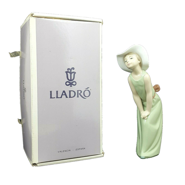 Lladro Figurine Curious Girl With Straw Hat Porcelain 5009 (Boxed)