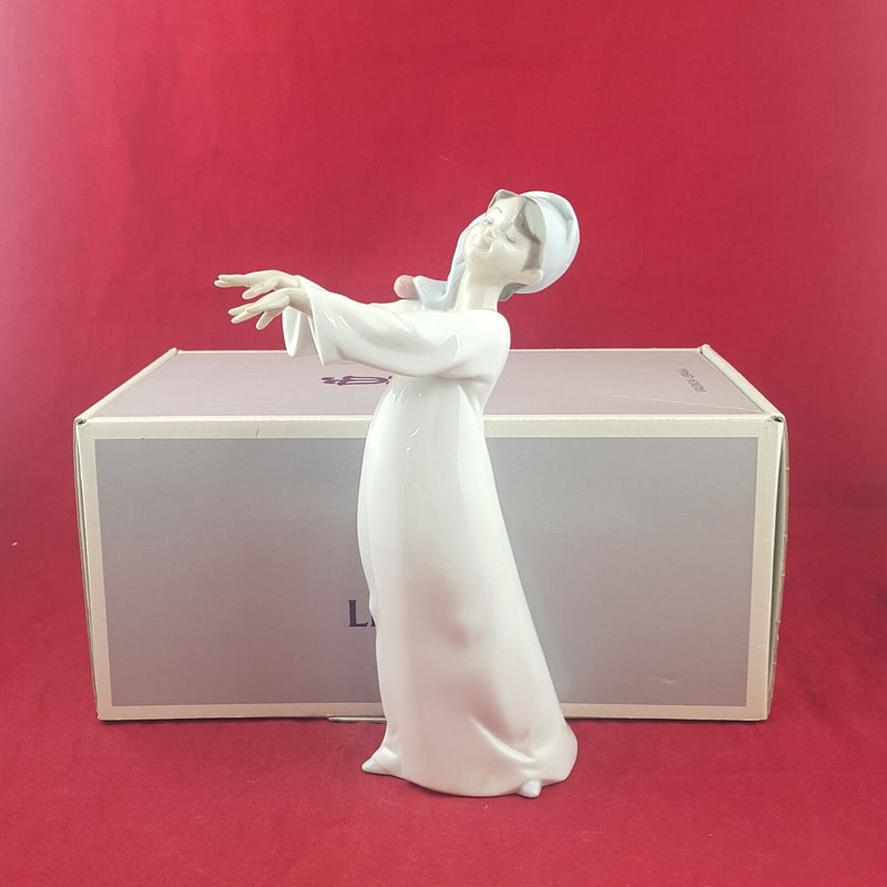 Lladro Nao Figurine 6482 Little Sleepwalker Boxed - 8977 L/N