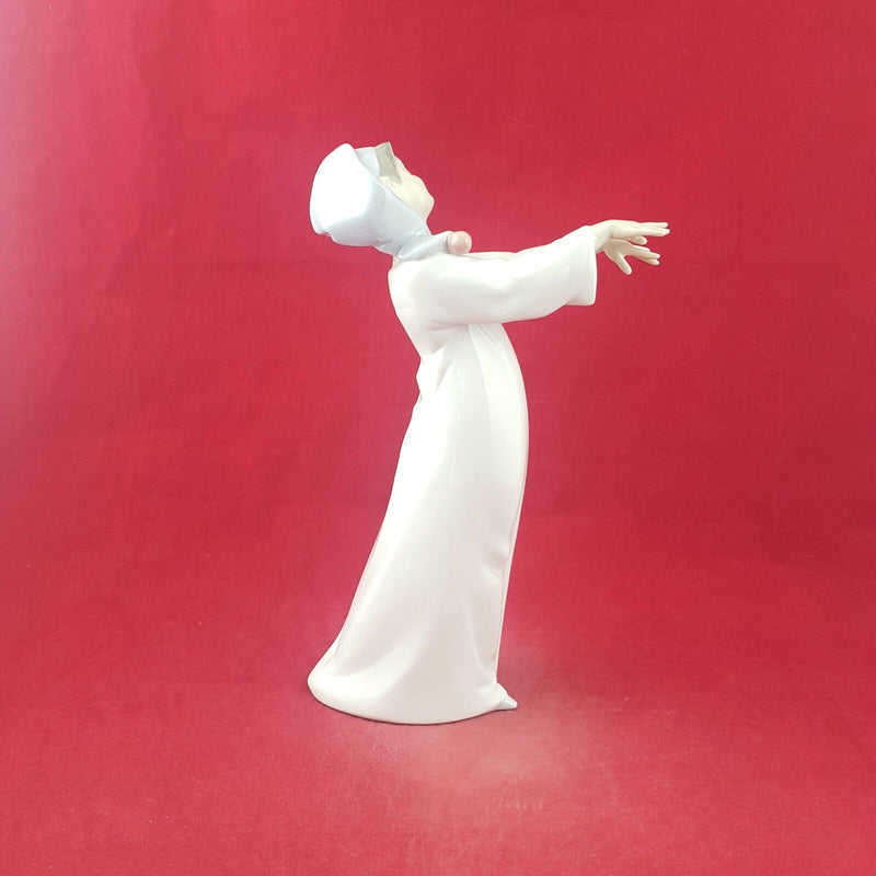 Lladro Nao Figurine 6482 Little Sleepwalker Boxed - 8977 L/N