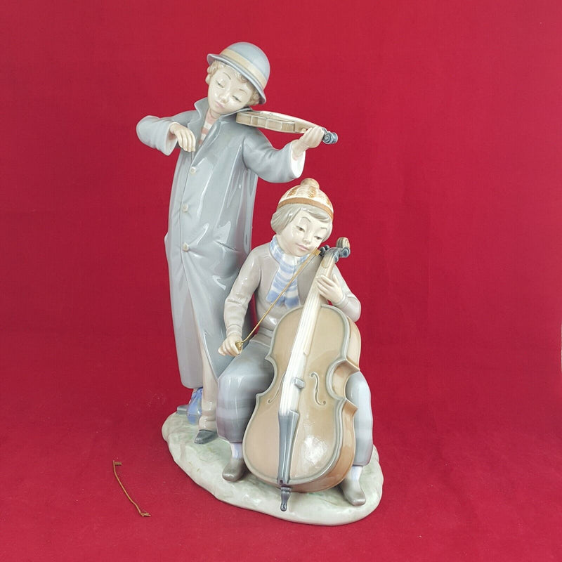 Lladro Nao Figurine Street Musicians 684 (Detached violin bow) - 6097 L/N