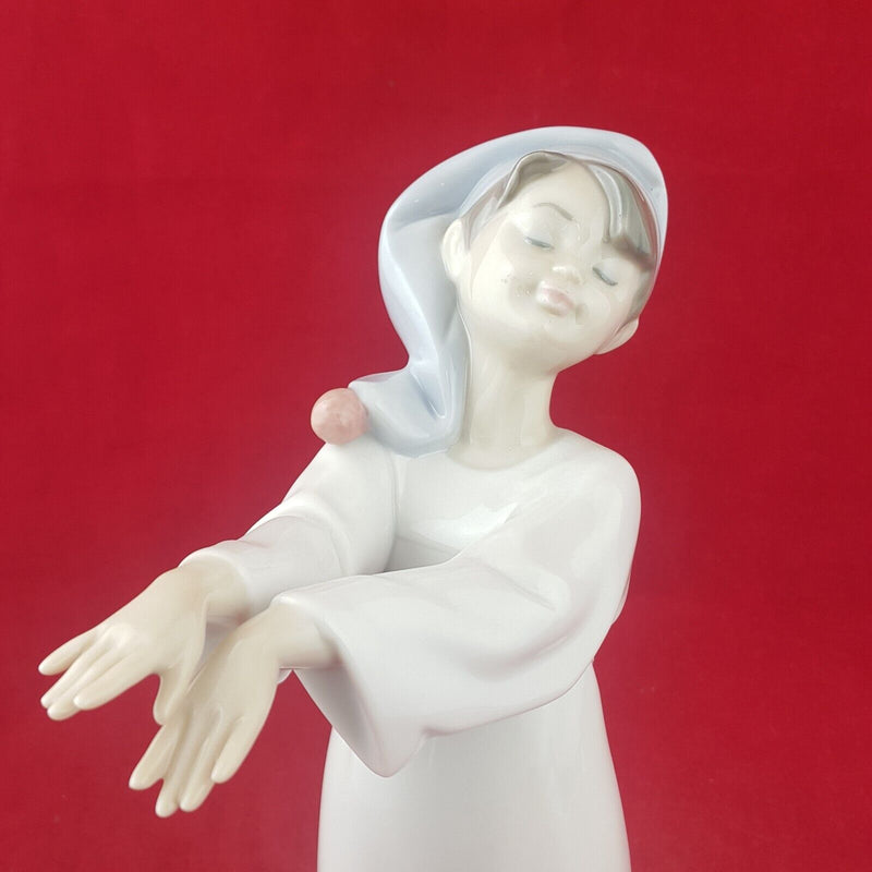 Lladro Nao Figurine 6482 Little Sleepwalker Boxed - 8977 L/N