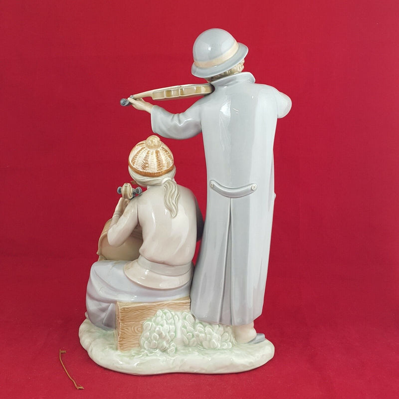 Lladro Nao Figurine Street Musicians 684 (Detached violin bow) - 6097 L/N