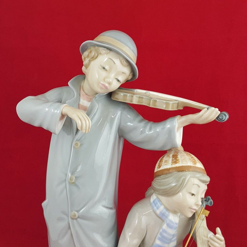 Lladro Nao Figurine Street Musicians 684 (Detached violin bow) - 6097 L/N