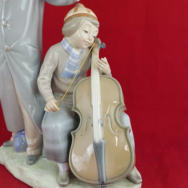 Lladro Nao Figurine Street Musicians 684 (Detached violin bow) - 6097 L/N