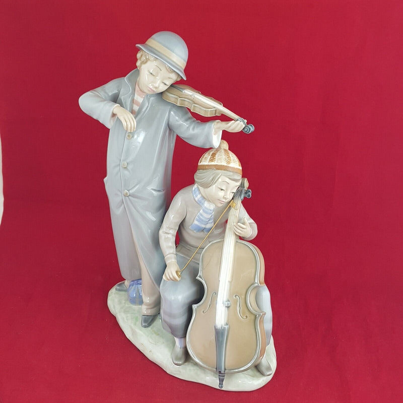 Lladro Nao Figurine Street Musicians 684 (Detached violin bow) - 6097 L/N