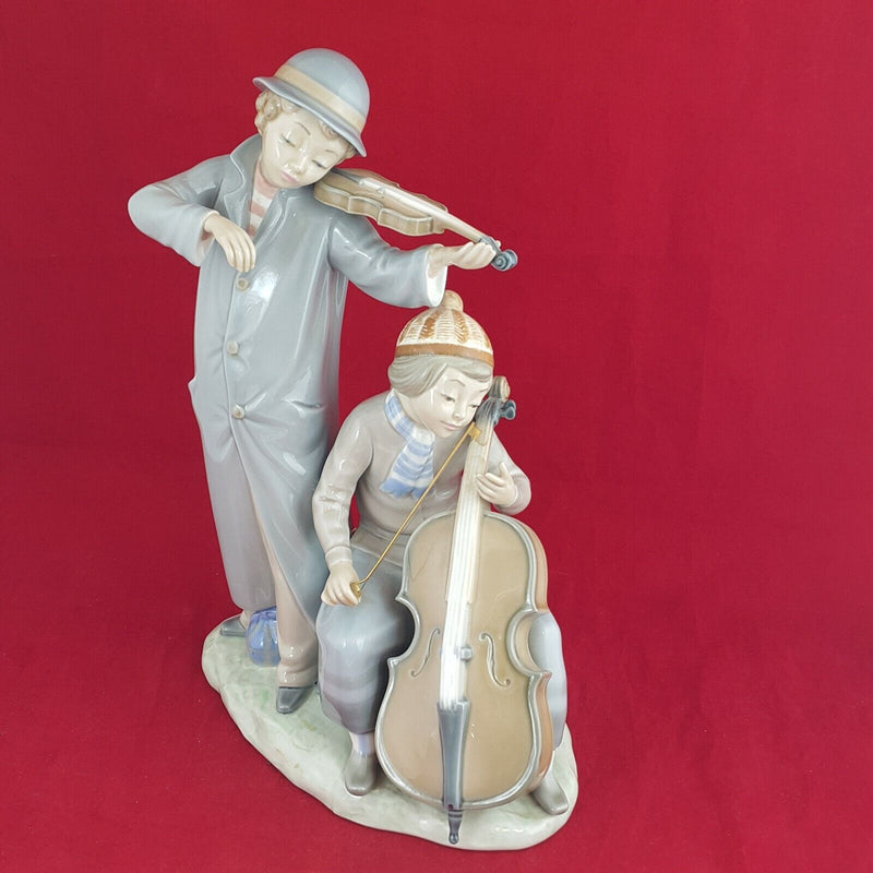 Lladro Nao Figurine Street Musicians 684 (Detached violin bow) - 6097 L/N