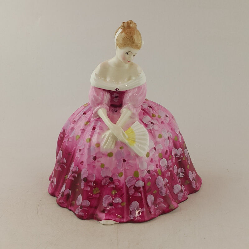 Royal Doulton Figurine HN2471 Victoria - 9099 RD