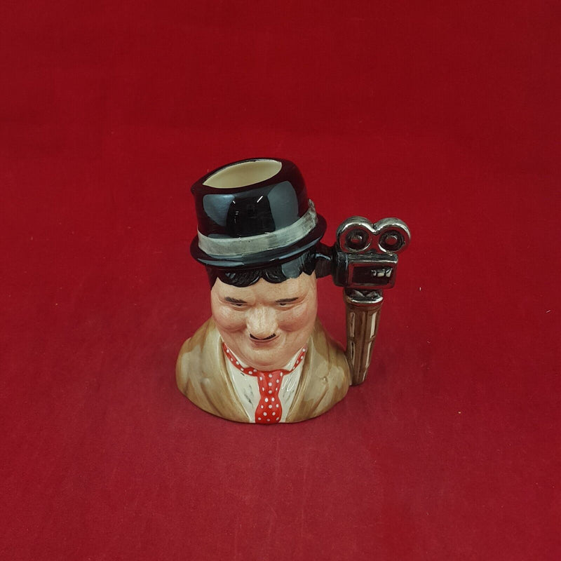 Royal Doulton Small Character Jug D7009 - Oliver Hardy - 6776 RD