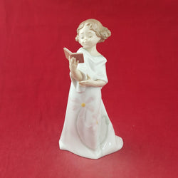 Nao by Lladro Porcelain Figurine 1499 Pretty Poems - 8890 L/N