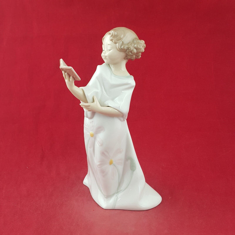 Nao by Lladro Porcelain Figurine 1499 Pretty Poems - 8890 L/N